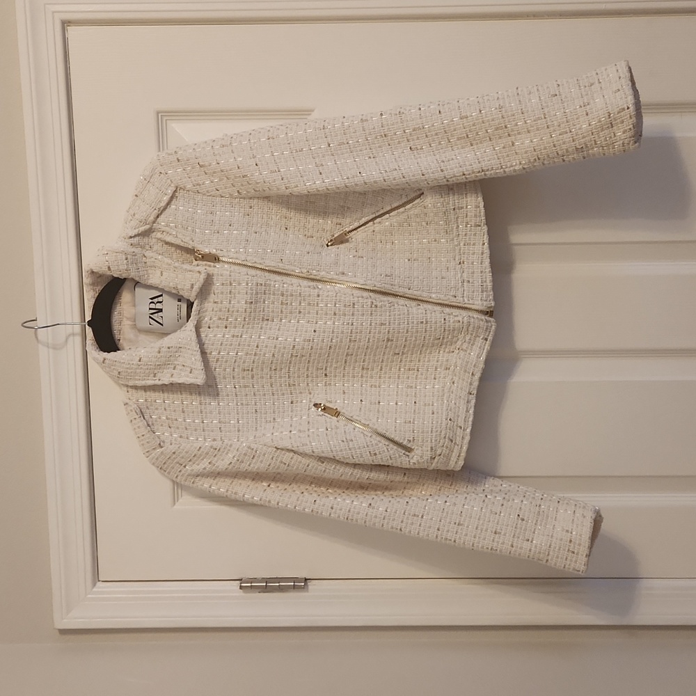 Zara gold zippered textured jacket with front two pockets